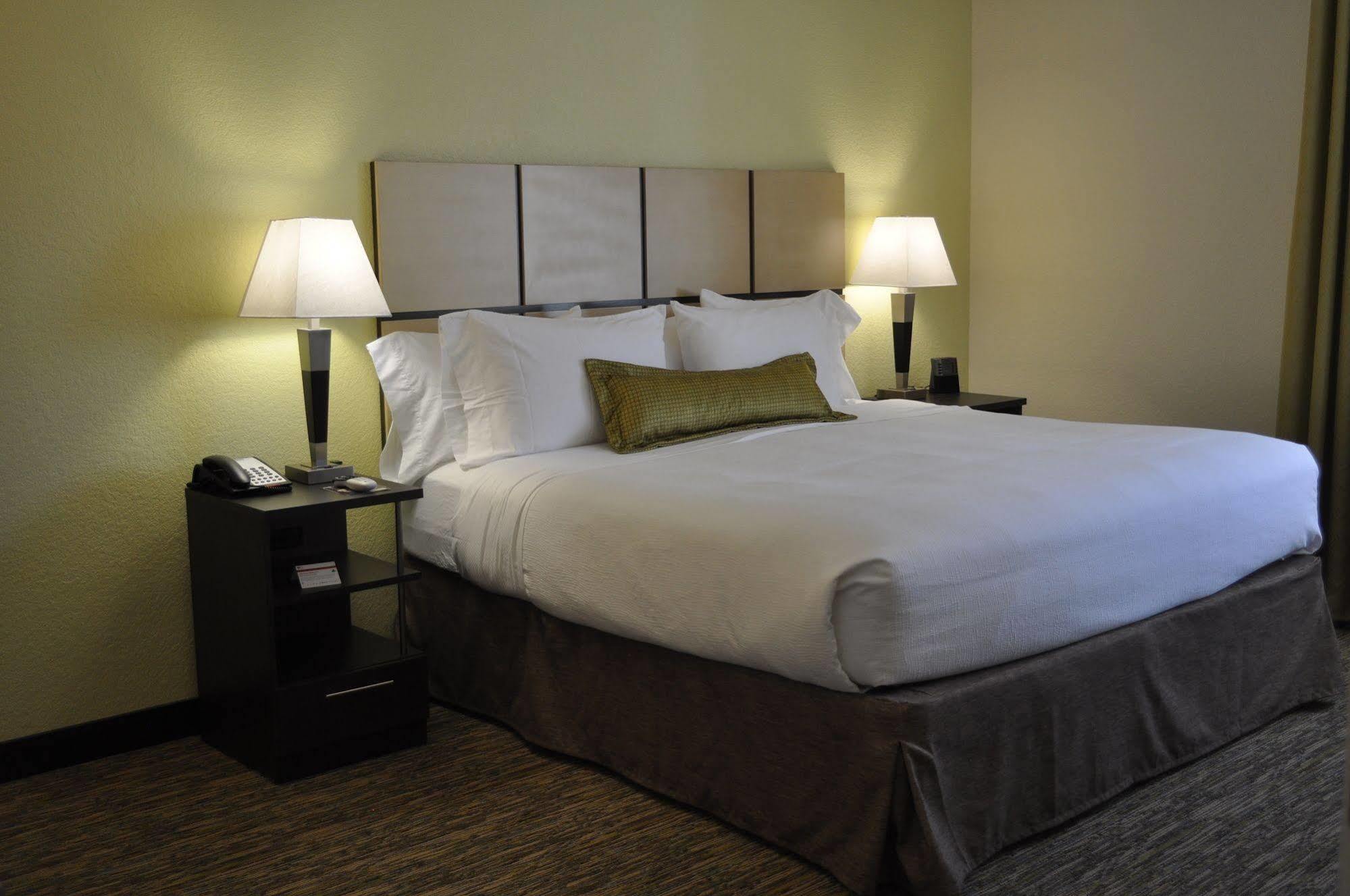 Candlewood Suites Bay City By Ihg Exterior photo